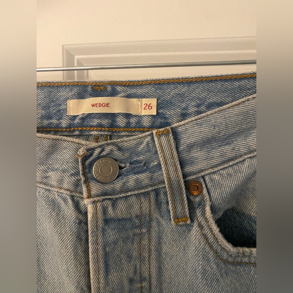 Levi’s Wedgie Ripped Jeans - Picture 4 of 4
